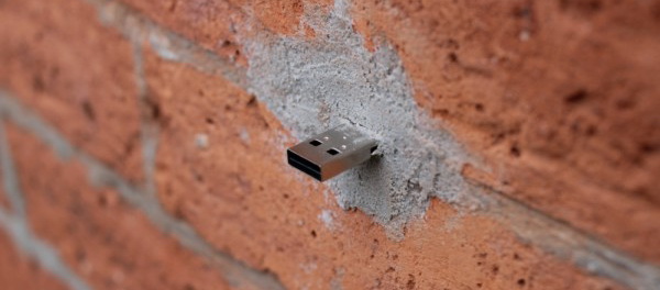 Dead Drops de Aram Bartholl